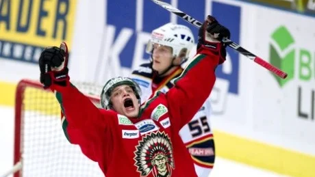 Robin Lindqvist avgjorde matchen då han gjorde 3-0 till frölunda i en match mellan Frölunda HC och Djurgårdens IF i Scandinavum 2010.