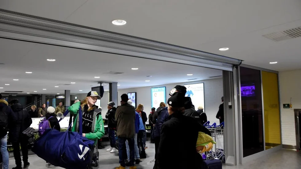 Miira Jalosuo anländer till Luleå efter en 18 timmar lång resa från USA.