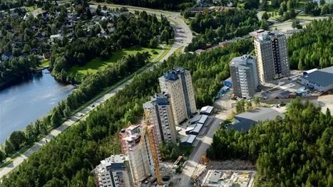 VÄXER. Lulsundsberget växer. Bostadsrättsföreningen Stadions hus är de två husen till höger. De andra fyra husen är Lulebos. Dessutom planerar HSB att bygga ytterligare två hus till vänster om Lulebos hus.