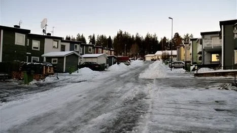 KLARAR INTE SNÖN. Boende i Östra Malmberget befarar en krisvinter där man får stora svårigigheter med sin snöhantering.