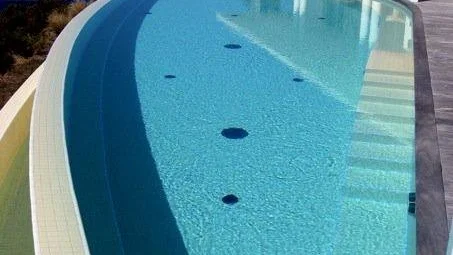 POOL. Det finns många lyxvillor på St-Barth med egen pool.