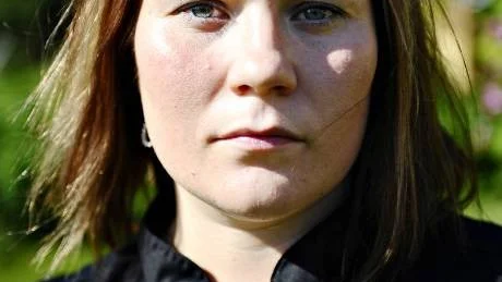 "Det är lättare att kombinera folkmusik från olika kulturer än att blanda med andra  genrer. Då blir det mer äkta, mer naket. Med jojken blir det väldigt etniskt." Anja Storelv