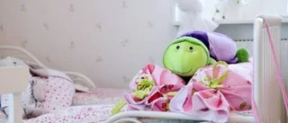 Monica väljer vitt och pastell