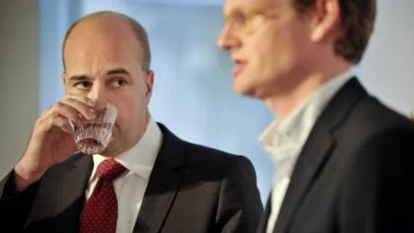 FÖRBLINDADE. Statsminister Fredrik Reinfeldt (M) och partisekreterare Per Schlingmann (M) har låtit sig berusas av feminismens "sanningar".