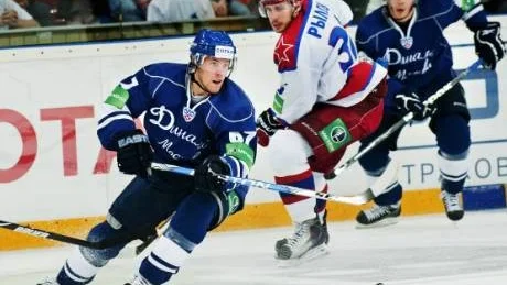 SJÄLVKRITISK. Linus Omark sågade sig själv efter karriärens första KHL-match. Foto: BILDBYRÅN