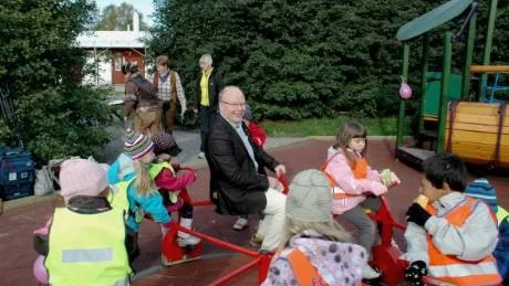 NÖJD. Kommunalrådet, Robert Forsberg fick också en åktur. Foto: Britt-Louise Spets