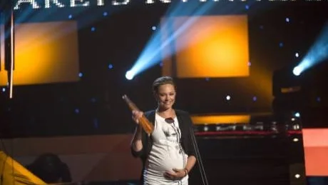 Carina Berg lyckades bryta SVT:s dominans och vann priset för årets kvinnliga programledare.