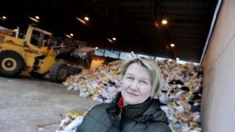 BYTER AVTAL. Genom att byta sopavtal med Skellefteå behöver inte Luleå skicka sina brännbara sopor till Umeå. Ett byte som Lisbeth Almqvist, avdelnignschef för Renhållningen i Luleå, är nöjd med. Dessutom är det bra både för miljön och ekonomin.