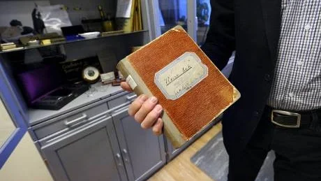 KASSABOKEN. Första kassaboken från 1904 berättar bland annat att Fritz Olsson sålde för 21 kronor öppningsdagen den 6 november.