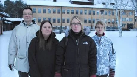 EMOT. Att stänga Centrumskolan utan vare sig kostnadskalkyler eller konsekvensbeskrivningar är att experimentera, anser Jonas Qvist, Mona Everett, Lena Lindvall och Camilla Johansson.