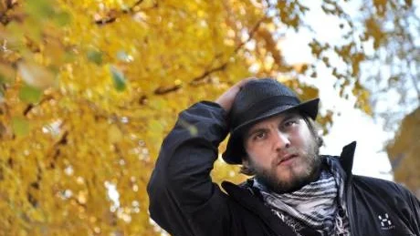 FILMARE. Johan Hannu, 24 år, tycker inte att man ska bli nöjd för lätt. "Jag vill att allt ska bli bättre, bättre. Nu kör vi, nu kör vi", säger han.
