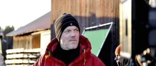 Ett filmteam kommer till byn