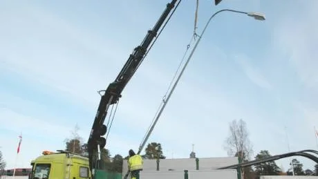 BORT.  Stora delar av belysningen längs E4 genom Kalix försvinner när Vägverket prioriterar miljön.