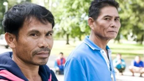 RUTINERADE. Mr. Sayan Morkchai har besökt Sverige 13 år i rad. Förra året tjänade han 40.000 kronor. Han och Mr. Laong Nakok räknas som två av de vassaste bärplockarna.