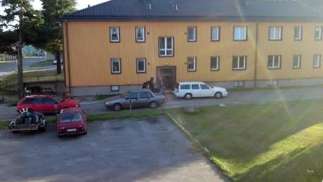 SLOG TILL. Insatsstyrkan slog till mot en adress på Östergatan i Luleå och grep en man i 25-årsåldern.