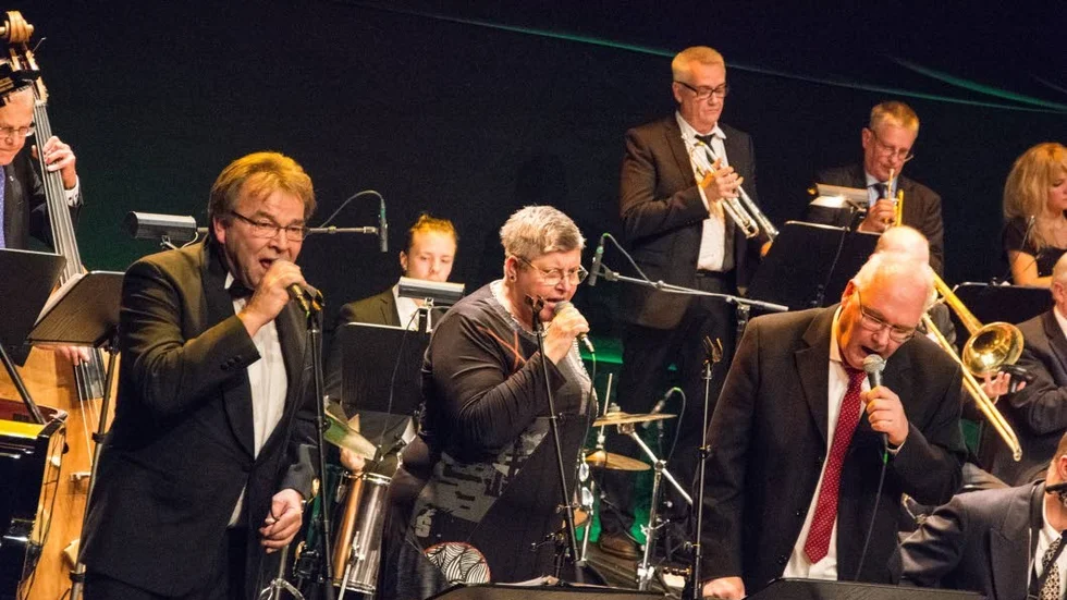 Trio. Jan Söderberg, Birigitta Ökvist och Åke Selinder med Luleå Storband.