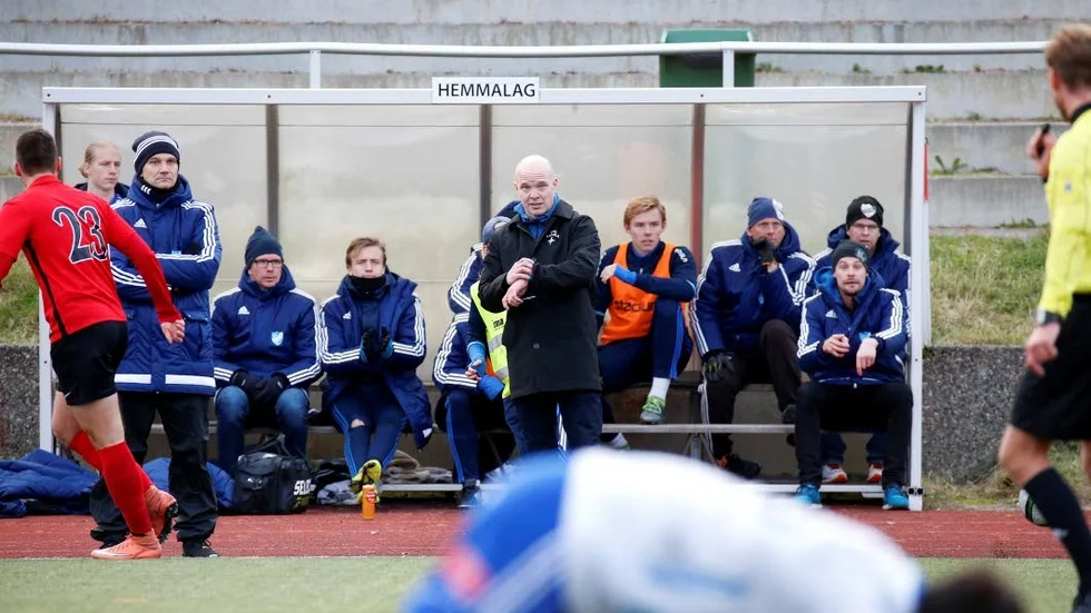 Tick, tock. Tiden börjar rinna ut för IFK Luleå och Fredrik Waara.