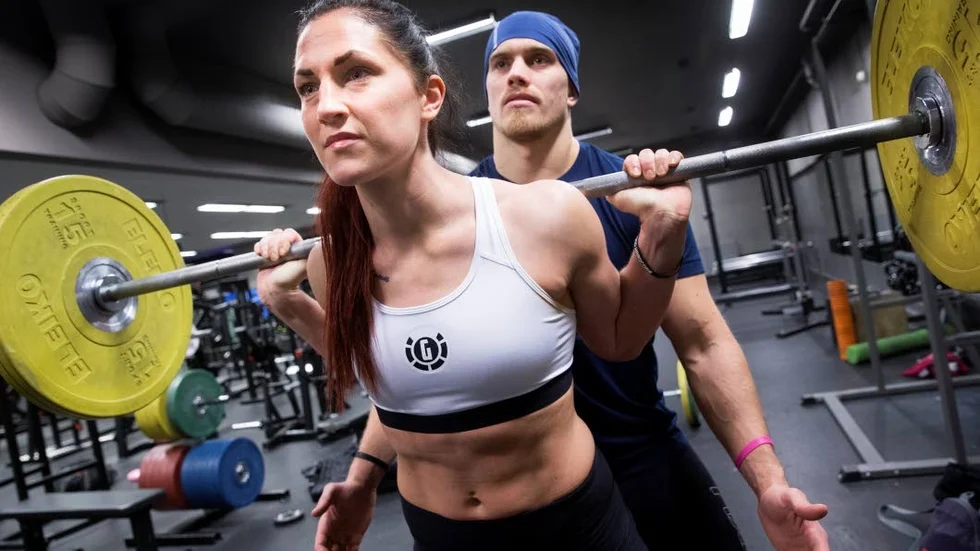 Lyft. Natalie tar 155 kilo i knäböj.