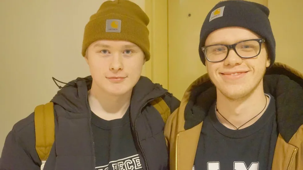 Lässugna. Gymnasieeleverna Viktor Strand och Elias Autio från Hjalmar Lundbohmsskolan
