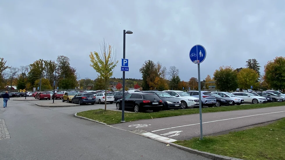 Det dröjer ett tag till innan några beslut tas om parkeringsavgifter på olika parkeringar i Motala.