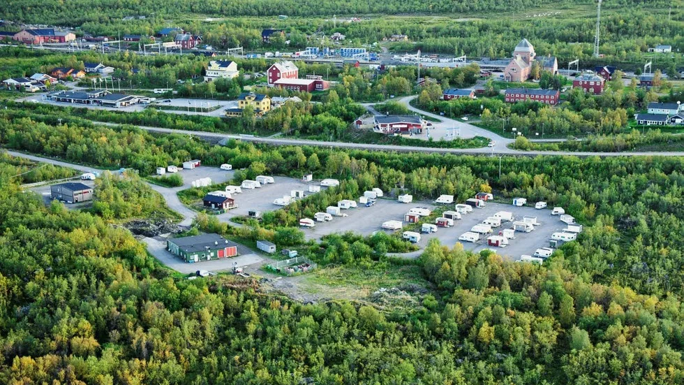 Återköp. Kiruna kommun sålde fastigheten uppe i Abisko för ungefär fem och en halv miljon kronor. Nu köper man tillbaka samma byggnad för dryga sju och en halv miljon.
