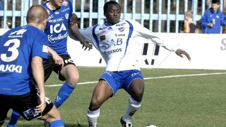 KAMPEN. Maikano Osman inledde trevande men spelade upp sig och tillhörde IFK:s bästa tillsammans med peter Uusitalo, Per Mettävainio och Simon Söderstrand.