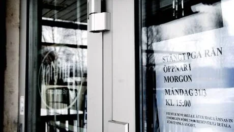 KIOSKEN STÄNGD. På lördagskvällen drabbades kiosken i Sunderbyn av ett rån. Från söndagen och fram till måndagen klockan 15 var butiken stängd.