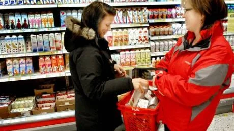 För kostsamt. ”Det är för dyrt att handla ekologiskt” säger Kristina Öqvist, här tillsammans med dottern Jenny Olofsson.