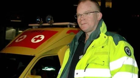 BEKYMRAD. Ambulanssjukvårdaren Lars- Åke Mukka i Kiruna är trött på ambulanser som kan lägga av när som helst. Han kräver att landstingspolitikerna gör något snarast.