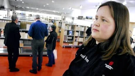 ETT ÅRS ARBETE. I ett års tid har den projektanställde bibliotekarien Helena Carlström jobbat med att flytta och ställa i ordning biblioteket som nu är en del av samlingarna i Norrbottens minne. "Nu är det äntligen öppet för allmänheten."