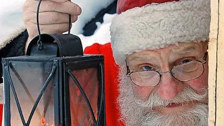 TAGER DU? Snart kan giftaslystna bli vigda av självaste jultomten.