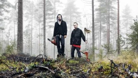 BÖRJAR LYFTA. Norrbottensbandet The Last Days of Disco har börjat få luft under vingarna. Nyligen släppte ett italienskt skivbolag singeln What does it mean 2 u från deras förra album och den går bra på listorna. Bandet består av K-laz (Klas Granström) och Soul Supreme (David Åström). Granström är killen med snagg. Gruppen har ett nytt album på gång i vår och nya singeln spelas just nu på P3. "P3 är den enda kanalen i Sverige som spelar ny svensk musik", säger K-laz.