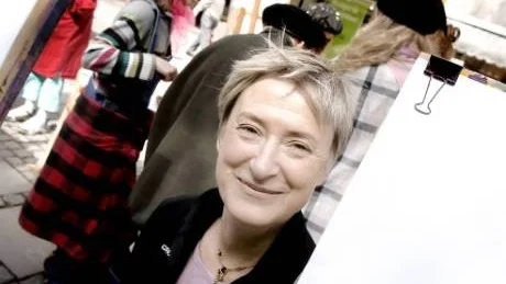 BESVIKEN. Monica Karsbrink Lövbom, rektor för Kulturskolan som nyss fått nya lokaler, fick inte vara glad så länge. Fuktskador och dålig lukt har dämpat skolans entusiasm över det nya huset.