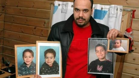 ENSAM. Sameh Abualkhair är ensam kvar i Piteå medan hans familj, hustrun Wafaa och de fyra barnen Rushdi, Ahmet, Mohammed och Adham är fast i Gaza.