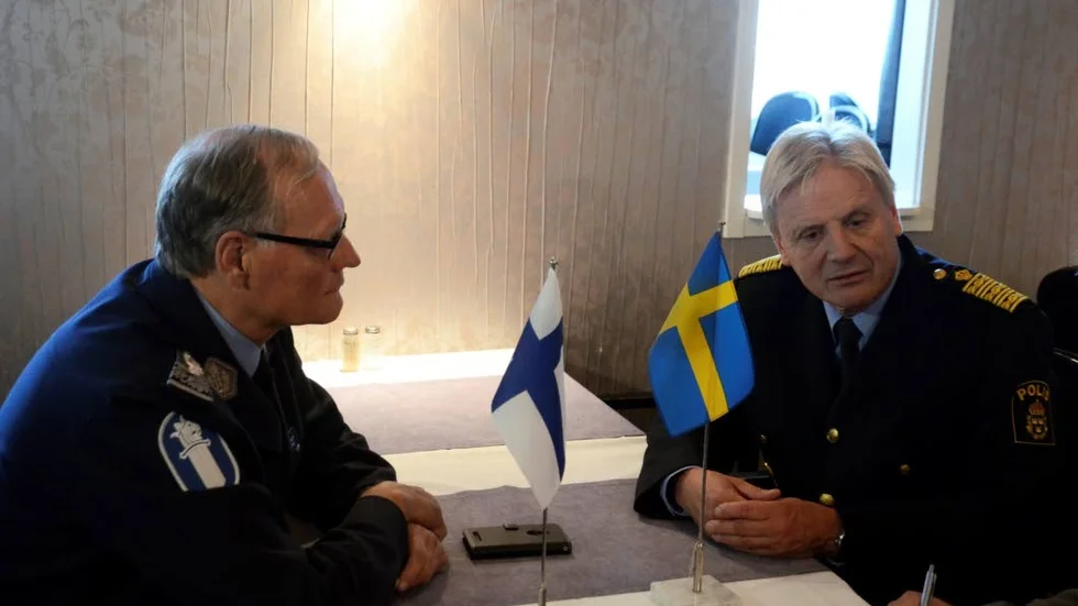 Ser fram emot samverkan. Polisöverdirektör Mikko Paatero och rikspolischef Bengt Svensson ser det som nödvändigt för ländernas polismyndigheter att inleda samarbeta.