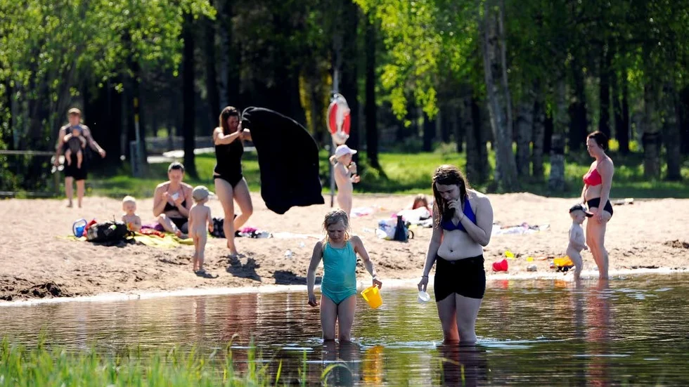 Äntligen. Nu är sommarvärmen äntligen kommit till Norrbotten. På måndagen utlovas temperaturer på uppemåt 26 grader.