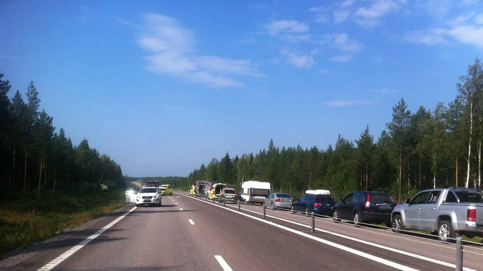 Flerbilsolycka på E4 mellan Töre och Kalix.