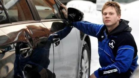 Erik Degerman körde bilen som krockade med hjorten. Men han och de andra passagerarna, bland andra Angelica Brage, klarade sig utan skador.