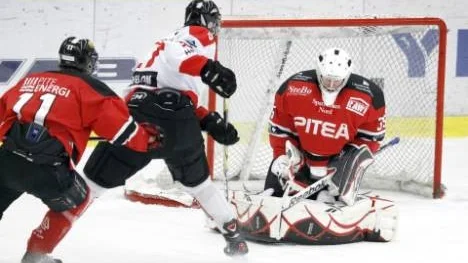 "Vi måste vara med från start, annars kommer vi att få ett mål i baken direkt", säger PHC:s målvakt Oskar Sehlstedt inför matchen mot Kalix. (Arkivbild).