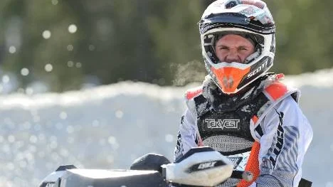 Petter Nårsa, från Moskosel, har bestämt sig för att bli skoterproffs i USA. "Jag känner mig redo och det ska bli otroligt roligt och spännande", säger han. (Arkivbild)