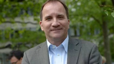 På lördag håller Stefan Löfven sitt första Almedalstal. Då ska vi inte förvänta oss något besked vad gäller vilket regeringsunderlag han tänker söka stöd för i valet trots att Aftonbladet genom sin enkät försöker pressa fram ett sådant besked.