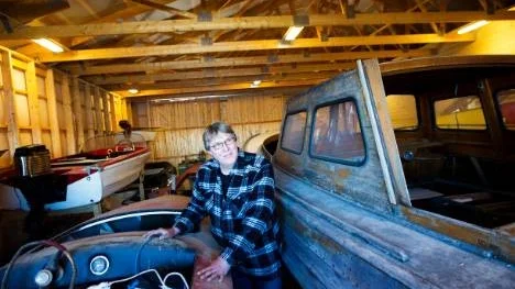 Ulf Lindén är av de ledande profilerna i Sverige vad gäller att restauera klassiska båtar och nu har han byggt en ny "sjödbod" för reparation och förvaring av båtar
