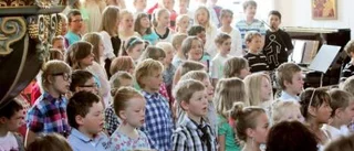 Sommarlovet firades med sång och dans