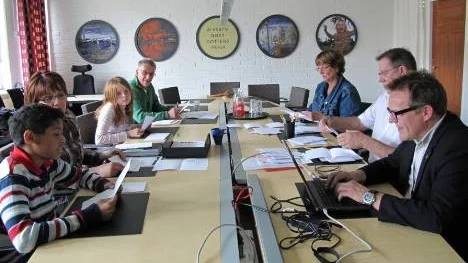 I juryn som ska bestämma vilket förslag som vinner namntävlingen om nya skolan ingår från vänster Christopher Karlsson, Karin Lindberg, Linnea Nilsson, Urban Lindgren, Inger Lundberg, Bill Nilsson och Jan-Erik Backman.