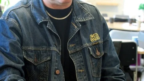 Christer Dahlbäck och Sun Cats vill absolut inte förknippas med rasism. Efter några dramatiska timmar spårades källan som visade sig vara en ung man som i fyllan skrivit kommentarer som gränsar till hets mot folkgrupp.