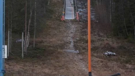 Prästberget i Arvidsjaur är snöfritt, IFK Arvidsjaur Alpina har därför beslutat att internationella tävlingarna 3 och 4 december ska flyttas till Kåbdalis.