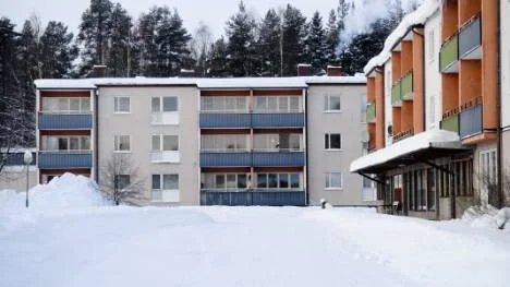 Älvsbyns kommun stoppar Migrationsverkets planer att hyra 48 lägenheter på torget i Vidsel. Husen är uppvärmda, men saknar hyresgäster. "Det är synd om husen skall stå tomma när det samtidigt finns ett behov av bostäder för asylsökande", säger Leif Ögren.