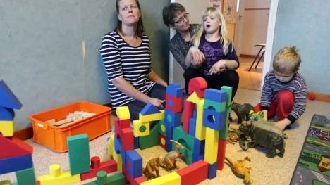 Förskollärarna Lena Hansson och Ulla Johansson samt syskonen Wilma och Edwin Lundgren fick tillbringa måndagen på Cypressen när deras egen förskola tvingades stänga.