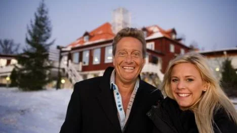 "Vi vill nå ut med att man kan ta fram en låt på ett annorlunda och originellt sätt, det här har ju inte gjorts tidigare", säger Sara Li som uppträder med Björn Ranelid i Melodifestivalen på lördag.