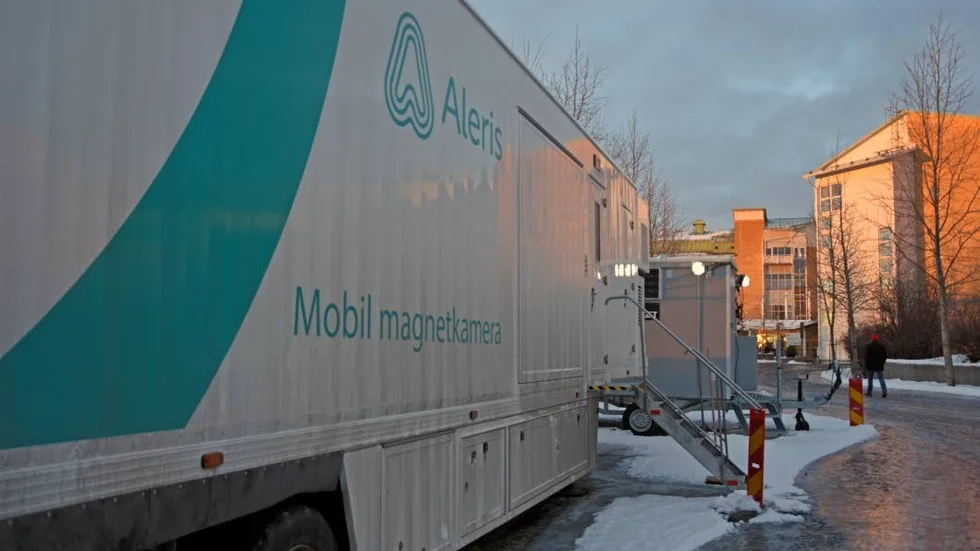 Motdraget. Här är landstingets motdrag till de växande köerna till magnetröntgen. En mobil magnetkamera har hyrts in temporärt och placerats på en parkering utanför Sunderby sjukhus i Luleå. Under 2016 förväntas upphandlingen bli klar.